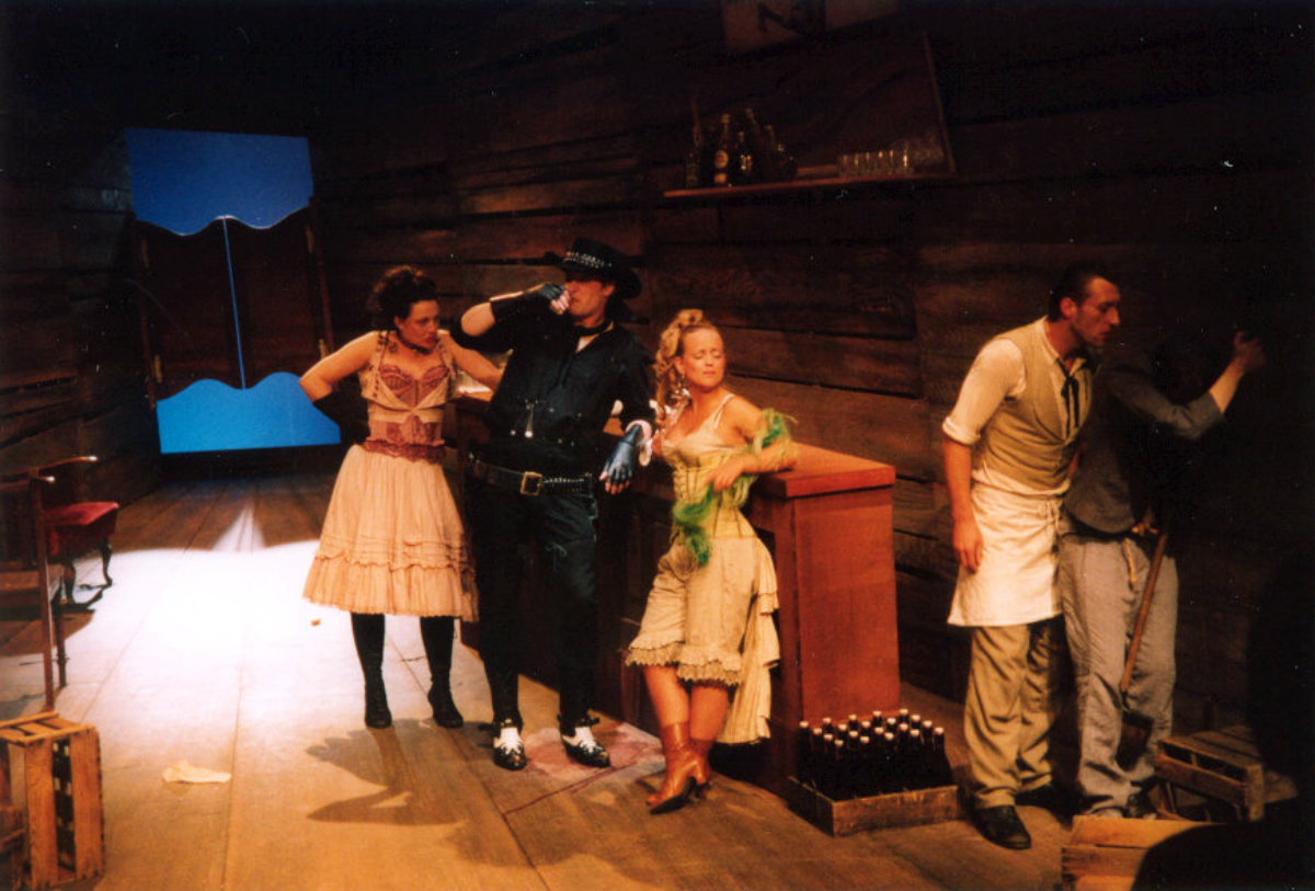 2003 // Bühnenbild und Kostüme für cowboy, cowboy / Aakeson / Regie: Andrea Gronemeyer / Schnawwl-Nationaltheater Mannheim